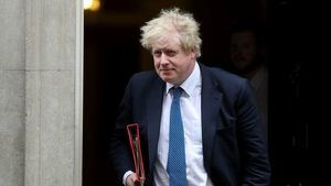 Boris Johnson es trasladado a cuidados intensivos al empeorar su salud 