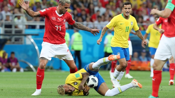 Brasil no pudo ganar en su debut