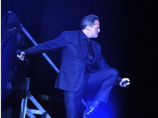 El cantante mexicano Luis Miguel durante un concierto en la Arena México (México). 