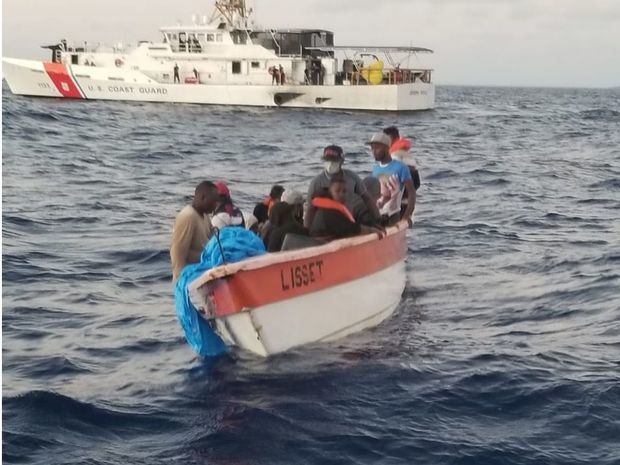 Miembros de la Armada de RD frustran dos viajes ilegales a Pto. Rico y detienen a 22 personas