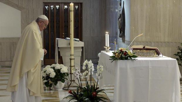 El papa: Hemos depredado la tierra, poniendo en riesgo hasta nuestra vida.