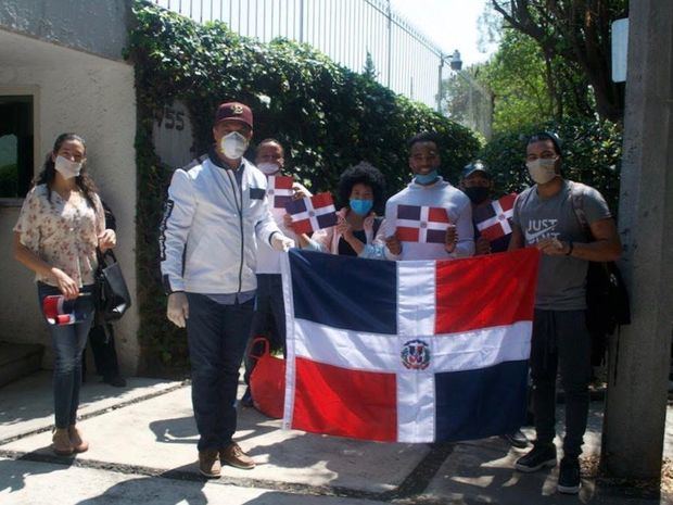 La Embajada de la República Dominicana en México, con el apoyo del consulado dominicano, acudió en auxilio de la comunidad dominicana.