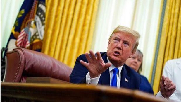 Trump ordena test diarios en la Casa Blanca tras el contagio de uno de sus asistentes.