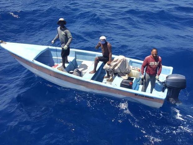 Al menos 6 desaparecidos tras naufragar un bote de emigrantes en República Dominicana.