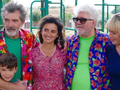 Parte del elenco de 'Dolor y Gloria' junto al director Pedro Almodovar.