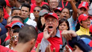 Avanza la Constituyente en Venezuela y protestas dejan otro muerto y heridos