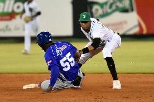 Estrellas blanquean al Licey y los Leones a los Toros