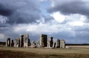 Vista general del círculo megalítico de Stonehenge, en el suroeste de Inglaterra, construido durante el Neolítico entre el 2550 y el 1600 a.C., en una foto de archivo.
