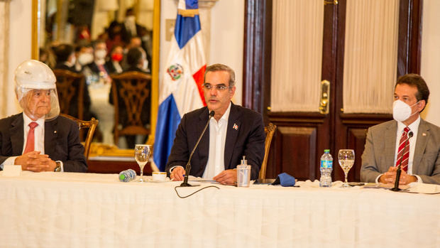 Presidente Abinader crea mediante decreto 588-20 Mesa Presidencial de la Industrialización.