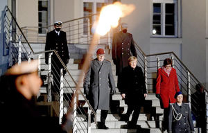 Rosas rojas y Nina Hagen, en el adiós militar más emotivo para Merkel