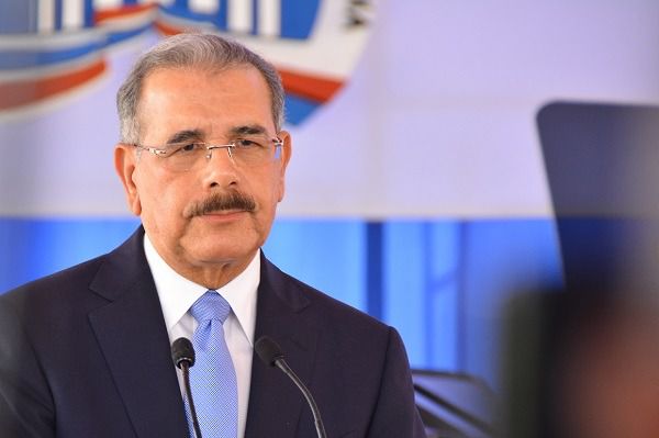 Danilo Medina felicita al 