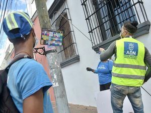 Alcaldía distrito nacional retira propaganda política colocada durante la campaña