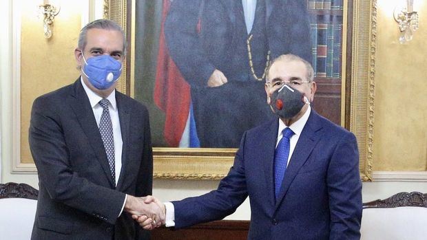 Danilo Medina recibe al presidente electo, Luis Abinader
 