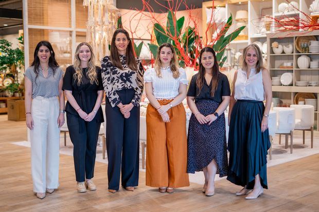 María Herrera, Genoveva Villanueva, Paola Collado, Karla Agramonte, Katherine Baez y Jacqueline Martínez.