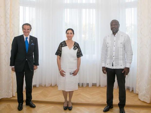 Director General del Organismo Internacional de Energía Atómica (OIEA), Sr. Rafael Grossi; Embajadora Lourdes Victoria-Kruse; Secretario Ejecutivo de la Organización del Tratado de Prohibición Completa de los Ensayos Nucleares (OTPCEN), Dr. Lassina Zerbo.