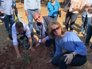 Embajada de Israel realiza siembra de &#225;rboles de olivo en el Parque Mirador del Sur