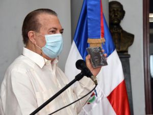 El ministro de Cultura, arquitecto Eduardo Selman, se dirige a los presentes en el acto.