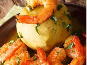 Mofongo relleno de camarones al ajillo