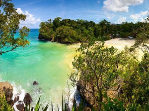 Jamaica cuente con hermosas playas.
