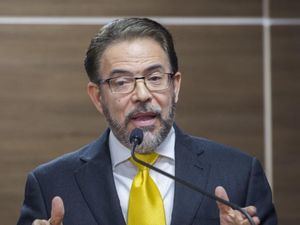 Guillermo Moreno: “Gran desafío del nuevo gobierno es recuperar economí­a y evitar calamidad sanitaria”