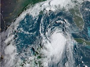 El huracán Laura toma fuerza en el Golfo de México para su cita con Texas y Luisiana