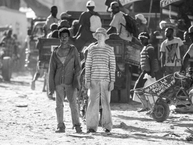 Escena de la película 'Malpaso', la historia de un Oliver Twist albino en el Caribe.