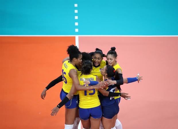 Jugadoras de la selección femenina de voleibol de Colombia. 