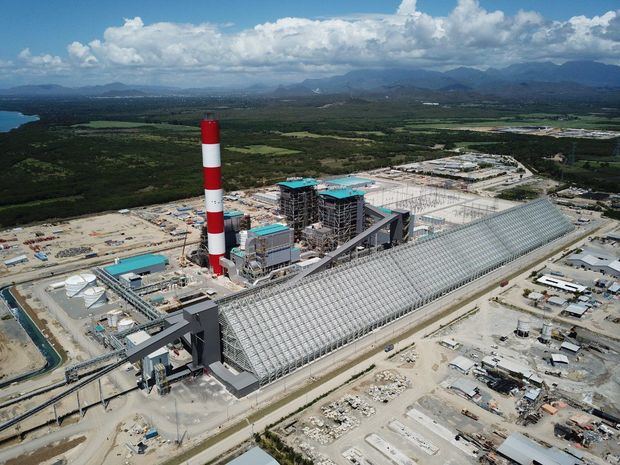 Autoridades municipales de Santana analizan contaminación de Punta Catalina.