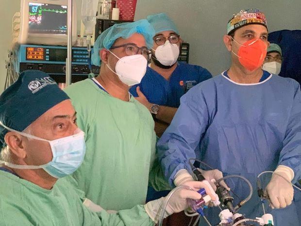 Doctores Pablo Mateo, Falconerys  Pimentel, Francisco Jiménez, Wilton Cabrera, Anestesiólogo y Roberto Lee, Anestesiólogo.