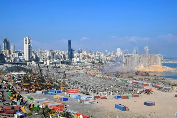 Vista general de los daños ocasionados en el puerto de Beirut por la explosión del martes. 