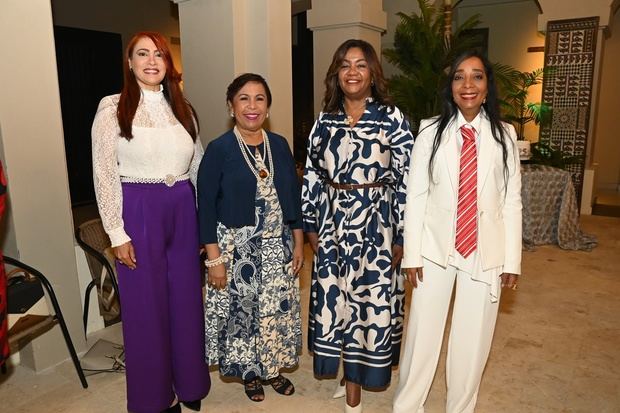 Marisol Henriquez, Zoila Puel lo, Duran Salas y Nicole Sención.