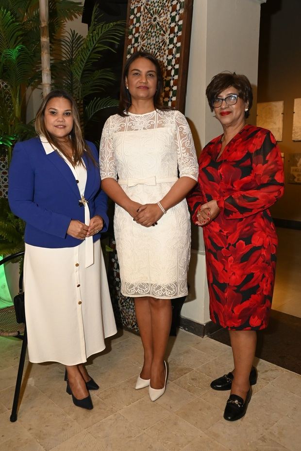 Priska Reyes, Rossy Escotto de Minaya y Rosa Roa de López.