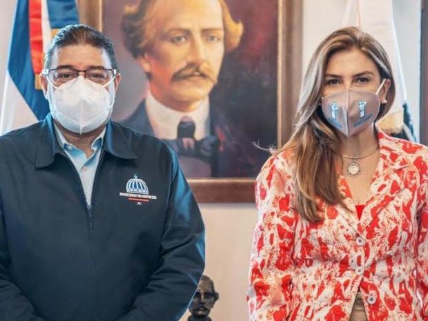 La alcaldía del Distrito Nacional y el Ministerio de Deportes firmaron un acuerdo para promover la recreación sana en los barrios de la ciudad.