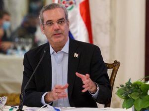 Abinader crea una comisión para mejorar la imagen de República Dominicana