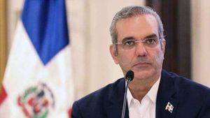 Presidente Abinader afirma perseguirán a quienes malversaron dinero público