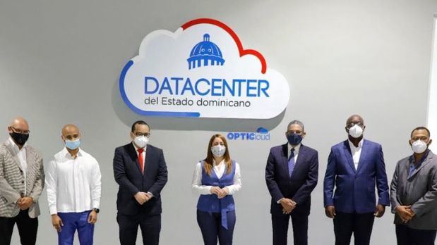 Los funcionarios estuvieron acompañados de Kanking Choi, director del Datacenter; Guevert Bocio, encargado de Operaciones e Infraestructuras del Datacenter; Tomas Kelly, director de Relaciones Interinstitucional de la OPTIC y Ronny Lebrón, director de Tecnología de PROSOSLI, entre otros. 