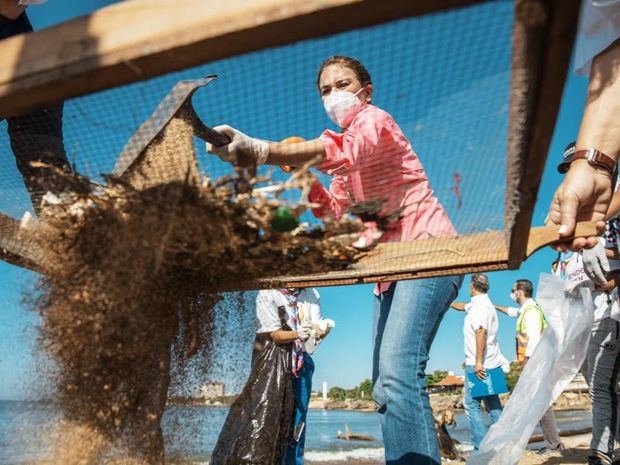 Alcaldesa Carolina Mejía reconoció junto a los voluntarios de la Fundación Vida Azul.