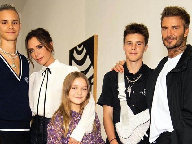 Los Beckham, casi al completo (falta Boroklyn), en la presentación de la nueva colección en una galería de arte de Londres.