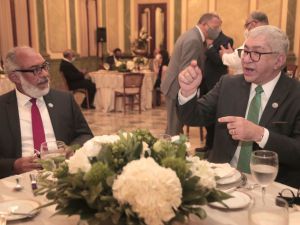 Presidente Luis Abinader ofrece cena al periodista y catedrático español Ignacio Ramonet