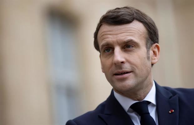 El presidente francés Emmanuel Macron durante un comunicado en el patio del Palacio del Elíseo en París, Francia.