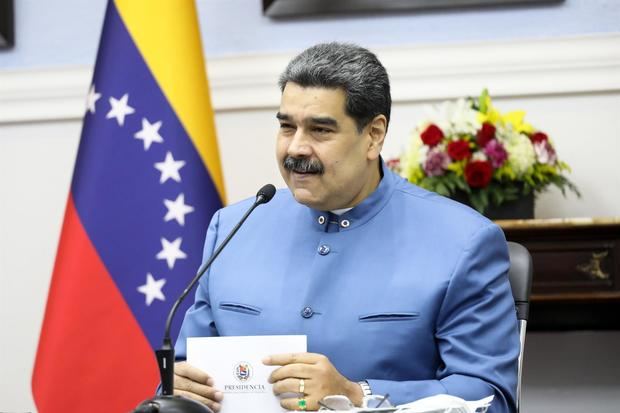 Fotografía cedida por prensa de Miraflores donde se observa al presidente de Venezuela, Nicolás Maduro, en un acto de gobierno hoy en Caracas, Venezuela.