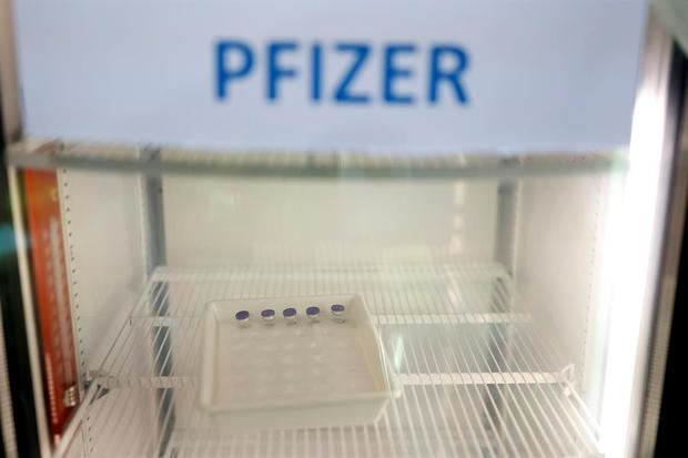 Bulgaria, Croacia, Estonia, Letonia y Eslovaquia obtendrán una proporción superior de los 10 millones de vacunas que la Unión Europea recibirá por adelantado de Pfizer para compensar por los retrasos que han afrontado tras haber apostado por la vacuna de AstraZeneca, que no ha cumplido con el calendario de entregas esperado.