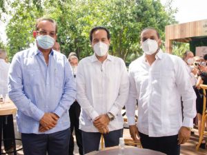 Aquilino Vásquez, Luis Brache, Fernando Fernández.