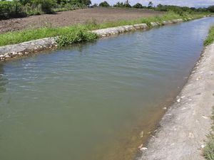 Un tramo del canal Las Charcas – Chalona.
