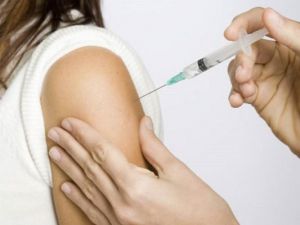 Salud Pública y Conape inician jornada de vacunación contra la influenza