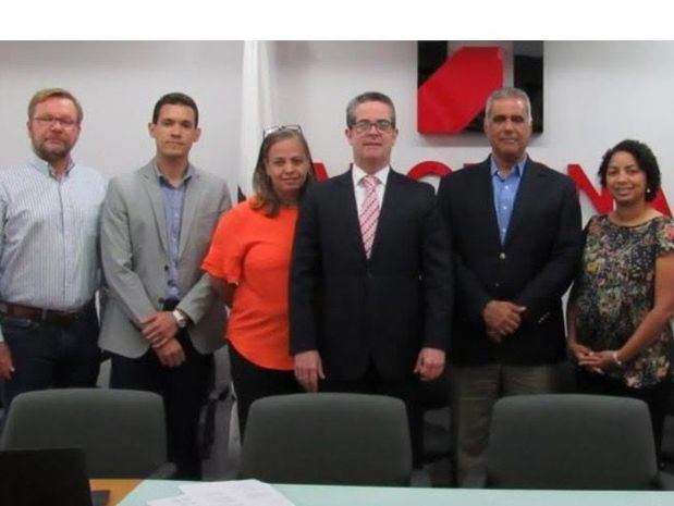 Algunos miembros de la nueva directiva de la RNTT.