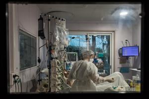 El número de pacientes en cuidados intensivos en Francia supera los 1.100
