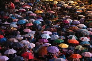 Las protestas resisten por cuarto día el acoso policial en Bangkok