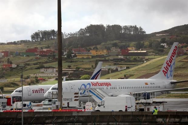 El vuelo partió pasadas las 16:40 hora local (20:40 GMT) del aeropuerto internacional de Las Américas, con 312 pasajeros a bordo, en su gran mayoría españoles, además de extranjeros residentes en España, según dijo a Efe una fuente de la compañía aérea.