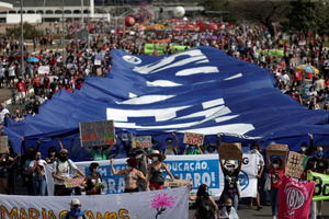 Brasil se levanta contra Bolsonaro con marchas en todo el país pese a covid